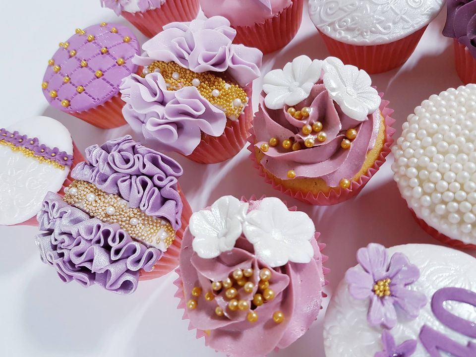 Cupcake Decorating Class for Beginners with Maria, Celebration Cakes