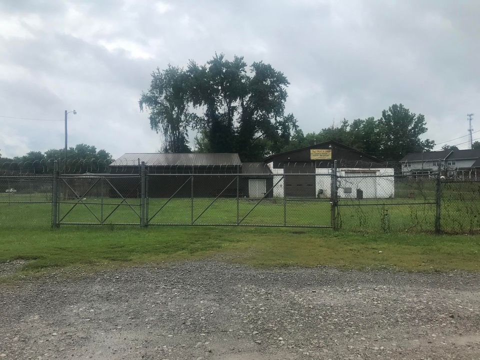 St. Albans 2 Commercial Buildings on Over 1 Acre, 320 Mary St, St