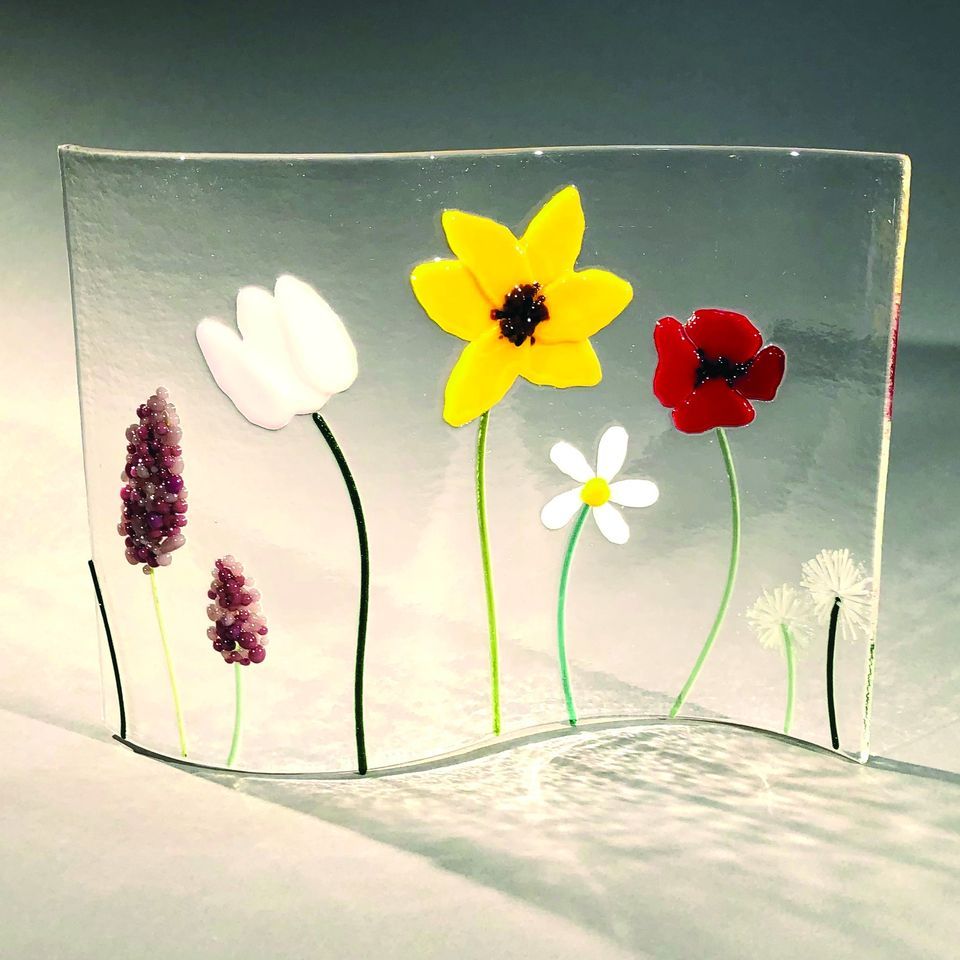 Glass Art Class Floral SCurve, BergstromMahler Museum of Glass