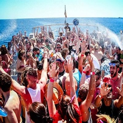 THE BIGGEST BOAT DJ PARTY