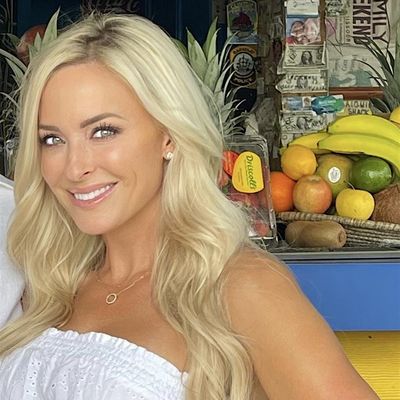 Danielle Mercer Yoga, LLC logo