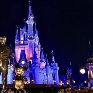 Parking Disneys Frozen - The Musical - Sandy