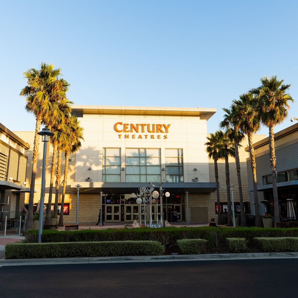 Mean Girls Movie Premiere, The Collection at RiverPark, Oxnard, January