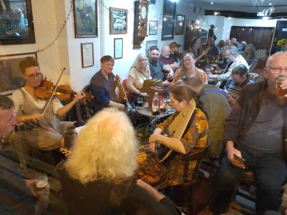 Traditional Folk Night, The Red Lion, Evesham, 5 December 2023