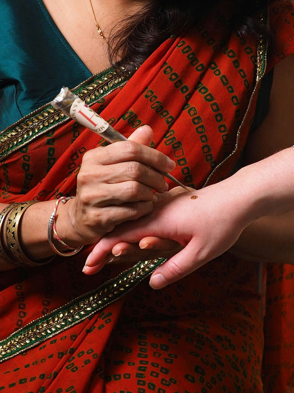 Henna 101 : Learn the ancient craft of Indian Temporary Tattoos, 20 December | Event in Surrey | AllEvents