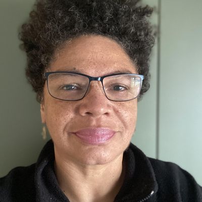 Iya London Walks logo