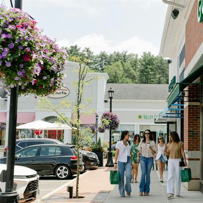 The Shops at Farmington Valley