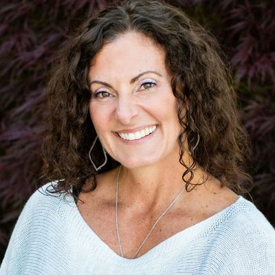 Samaya Traci Hill logo