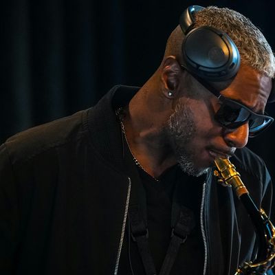 DJ/Saxophonist Khaons logo