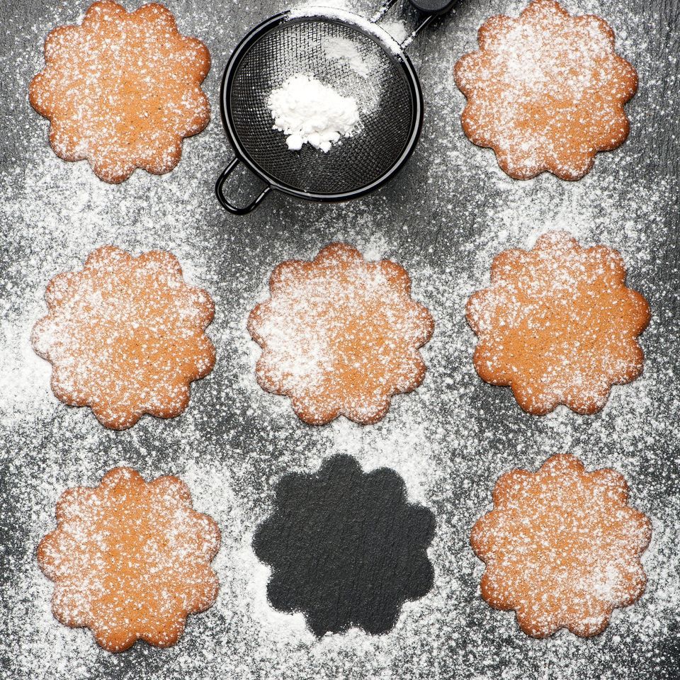 Kids Masterclass Molasses Ginger Cookies With Powdered Sugar Stencil kids-masterclass-molasses-ginger-cookies-with-powdered-sugar-stencil