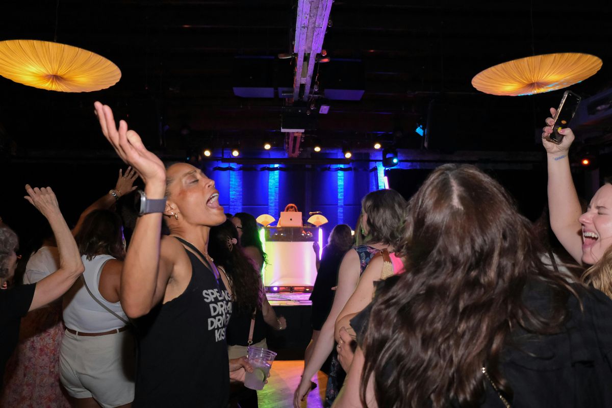 Hot Flash Holiday Bash - A Dance Party For Connections For The Homeless, 5 December | Event in Evanston | AllEvents
