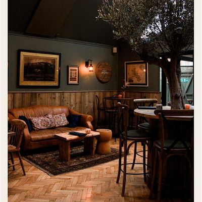 The Oxford Wine Tavern logo