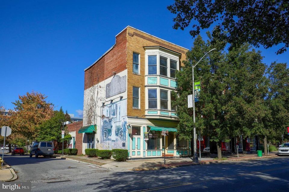 Riverside Odds, Coffee with Lion, and Bloodbelly Blues at Skid Row