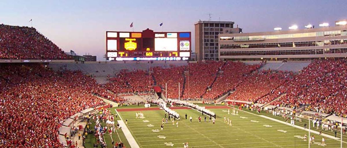 Oregon Ducks vs. Wisconsin Badgers, 24 October | Event in Eugene | AllEvents