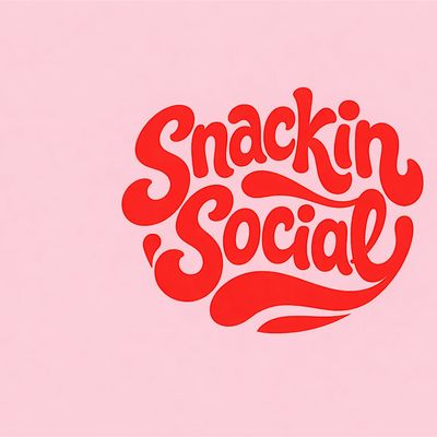 SnackinSlouie logo