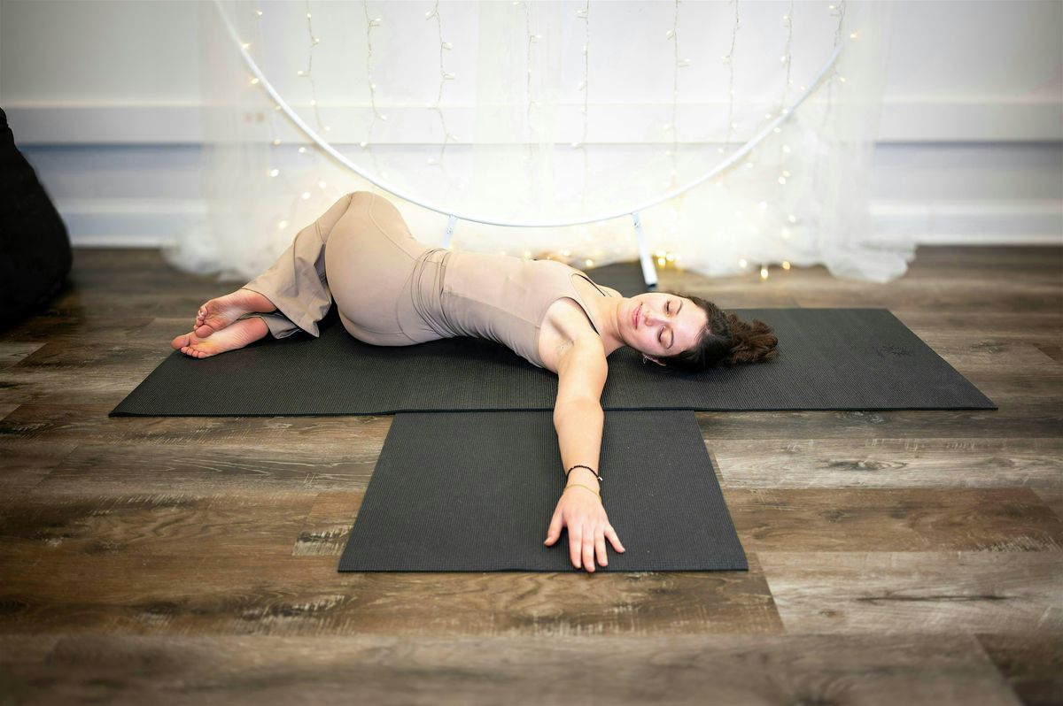 Winter Glow Photo 101 — Learn How to Capture Yoga Asana Photos, 16 December | Event in Wheaton | AllEvents