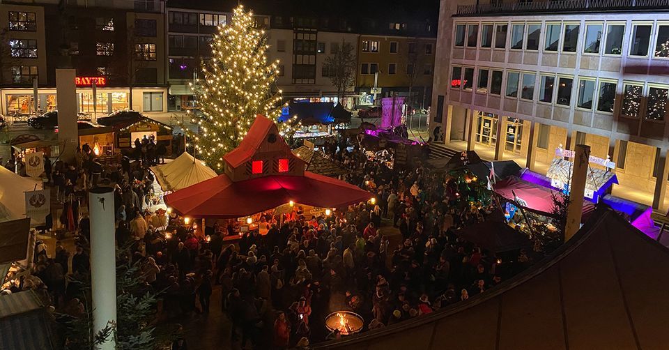 Mittelalterlicher Weihnachtsmarkt in NeuUlm 2023, NeuUlm Rathausplatz