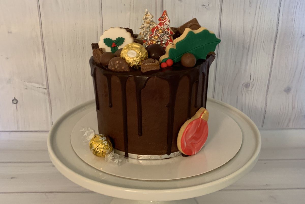 Christmas Drip Cake Decorating Class