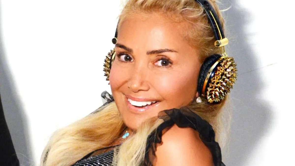 Yonca Evcimik in İstanbul, 17 August | Event in İstanbul | AllEvents