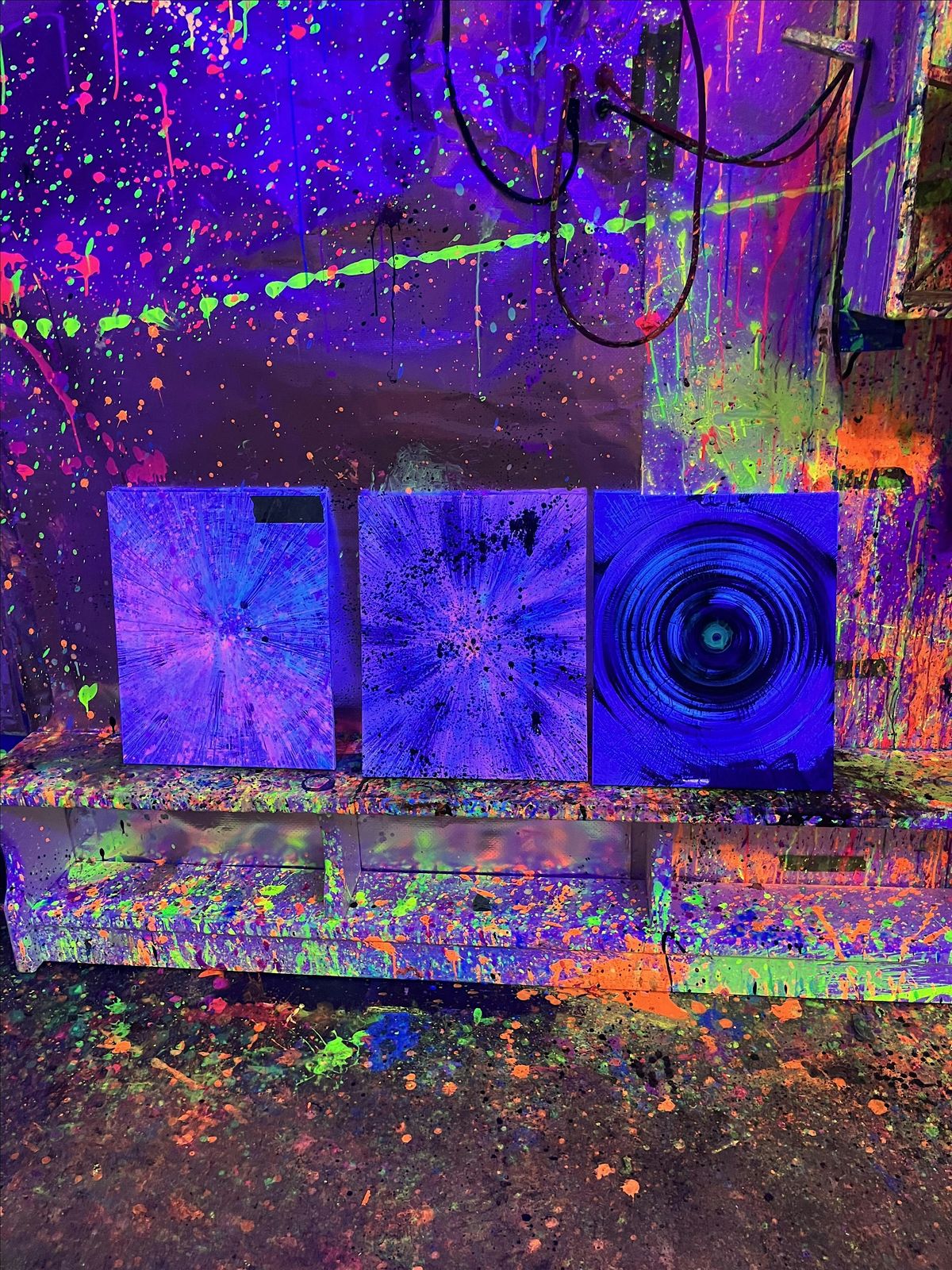 Splash Painting  in The Dark. Garage of Art Chaos, 21 November | Event in Largo | AllEvents