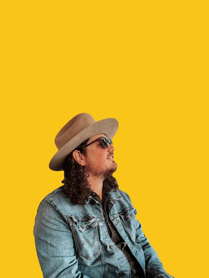 Derrick McLendon LIVE at Buckets Sports Bar & Grill, Buckets Sports Bar