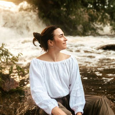 Aimee Smith, trauma informed breathwork guide