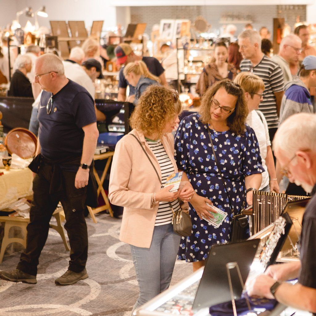 Lingfield Racecourse Antiques and Vintage Fair, 25 January | Event in Crawley | AllEvents