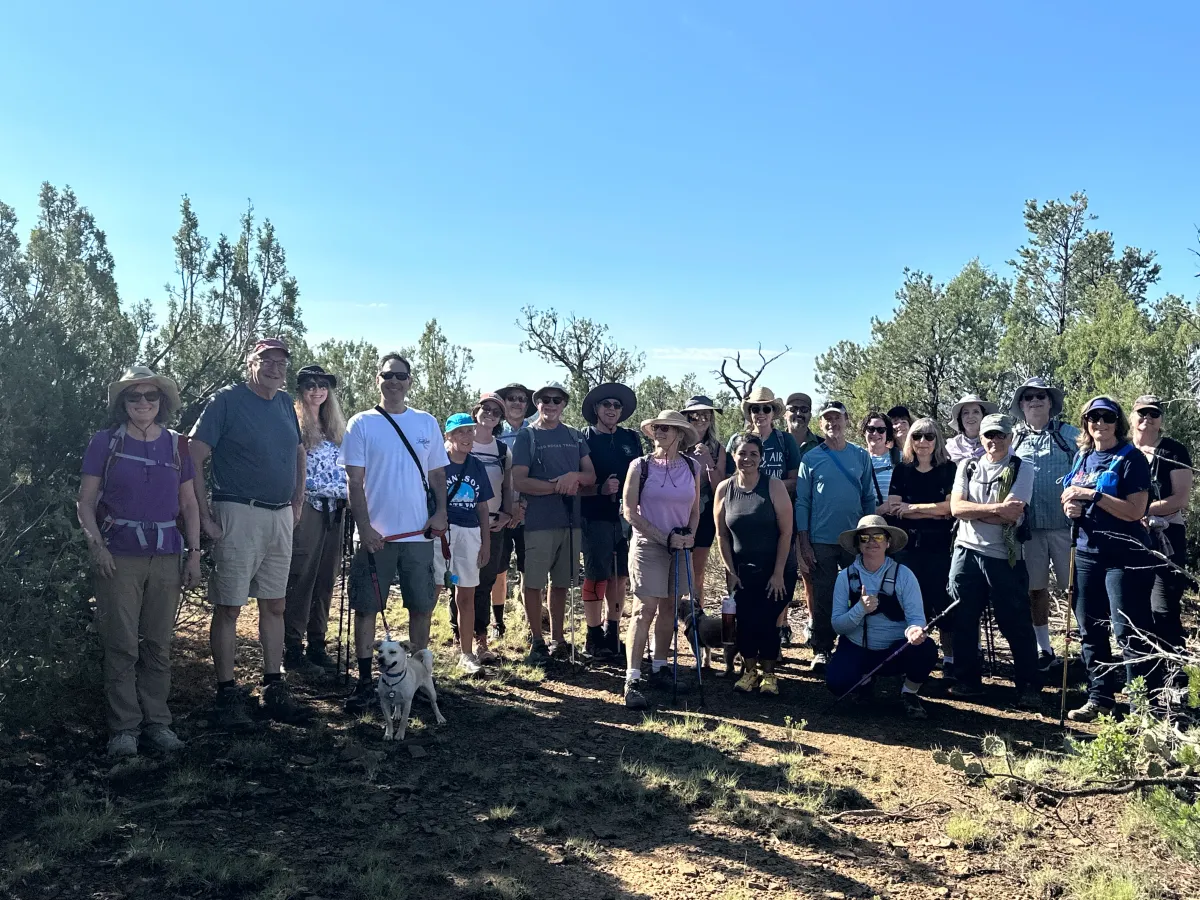 Gambar : manusia, orang-orang, jalan, ransel, orang, musim semi, musim ... Gambar : manusia, orang-orang, jalan, ransel, orang, musim semi, musim ...