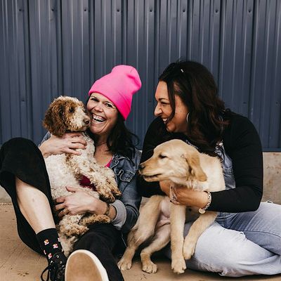 Smooches 4 The Pooches logo