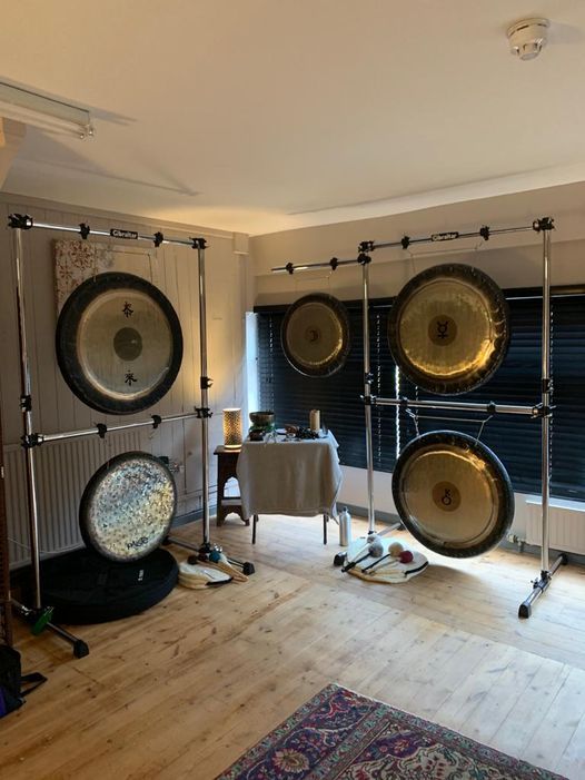 Gong Bath Using Gongs for Relaxation and Relief of Stress, Idun
