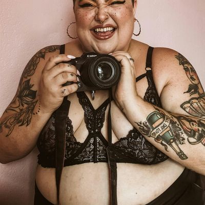 Holly Max Taylor logo