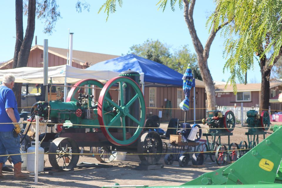 Parade christmas bakersfield holiday float utility pg spirit displays annual adorned employees rode members lights 1000 two family October Antique Engine & Tractor Show, Antique Gas & Steam Engine Museum, Vista, October 16 2022