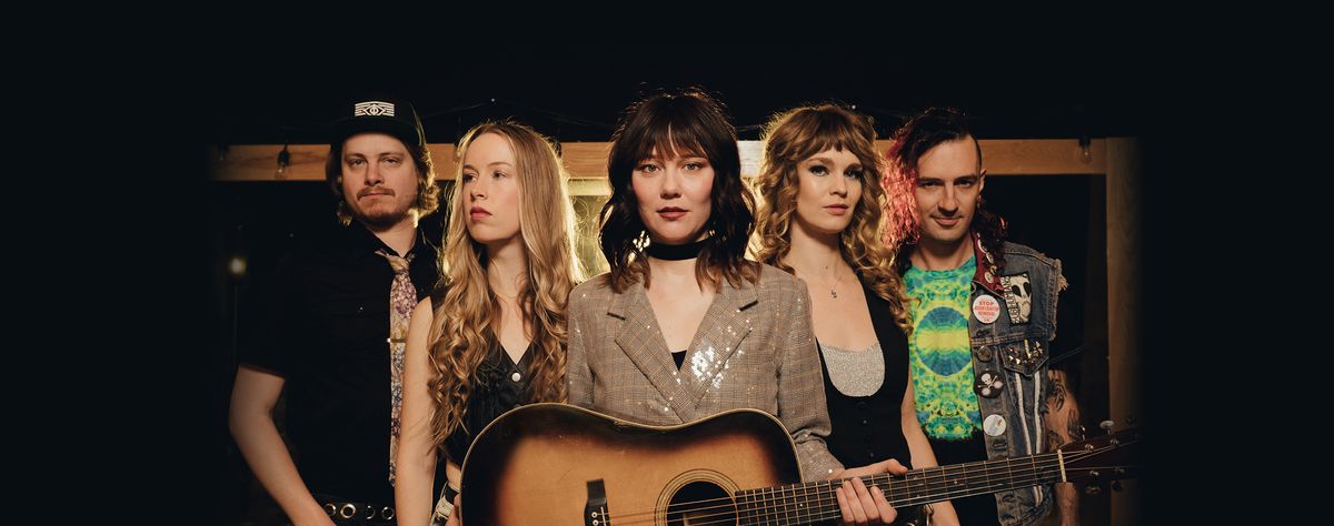 Molly Tuttle at Point of the Bluff Vineyards, 17 August | Event in Hammondsport | AllEvents