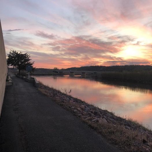 KCB Friday Night Sunset Cruise, 204 E Vine St, Mankato, MN 560013313