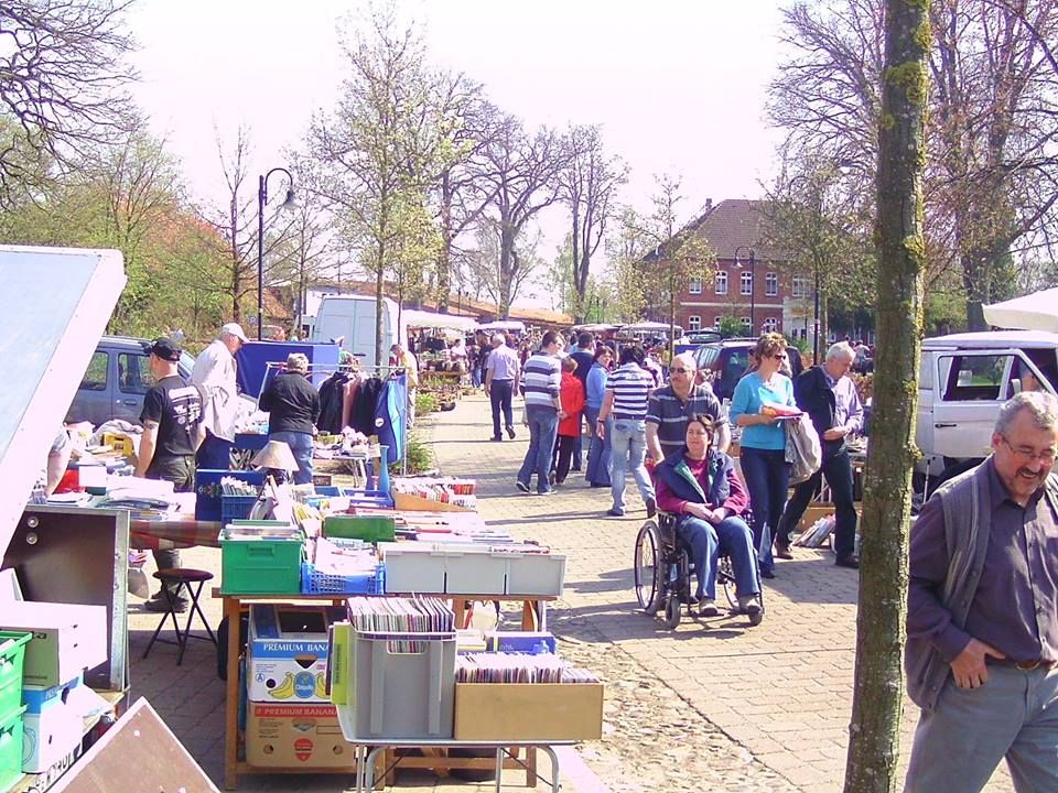 Flohmarkt zum Knetener Frühjahrsmarkt, Großenkneten, Oldenburg, April