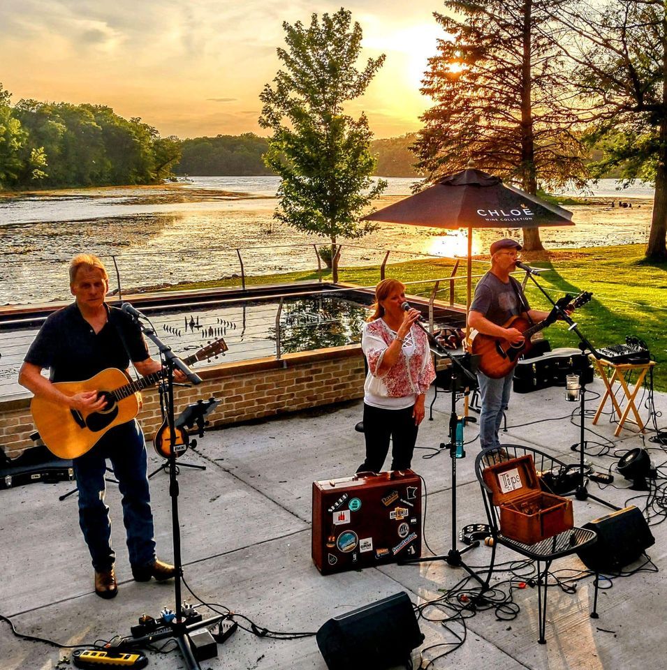 Cocktails and Crimson Roots, Corks & Pints, Faribault, 2 December 2023