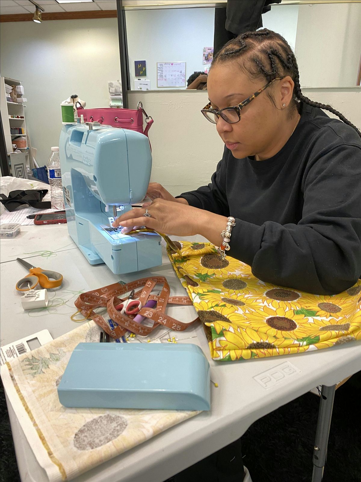 ✂️ BEGINNER CLASS — Learn to Sew + Make a Tote Bag, 11 January | Event in Ypsilanti | AllEvents