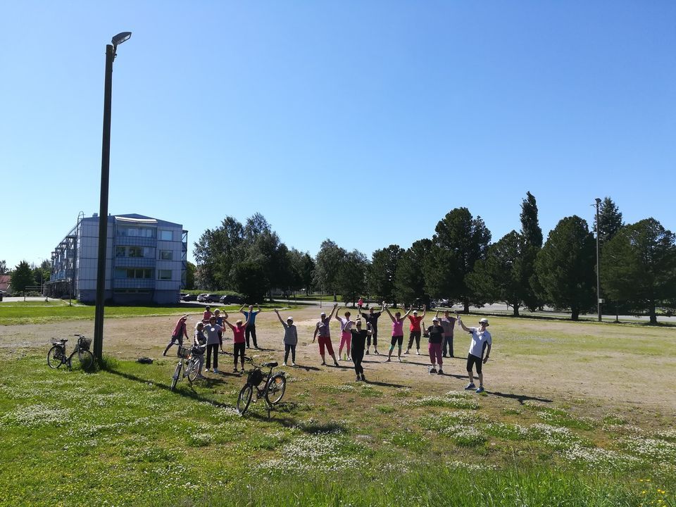 Keskiraskas puistojumppa, Sofia Lybeckerinkatu, FI-92100 Raahe, Suomi ...