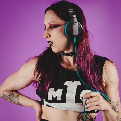 DJ Baby Van Beezly logo