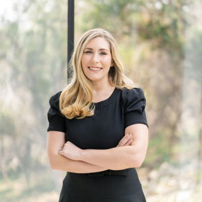 Lindsey Pearlstein Smith logo