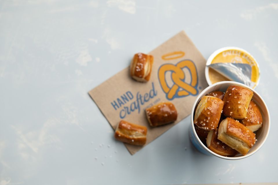 Auntie Annes Visits Perryville MO, Healthcare Equipment & Supply Co