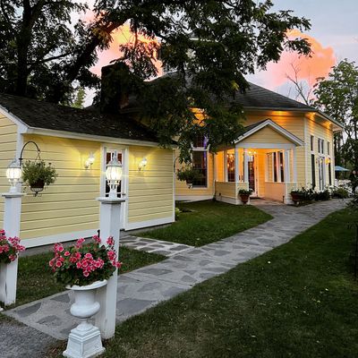 Appel Inn Weddings & Events of Country Elegance logo