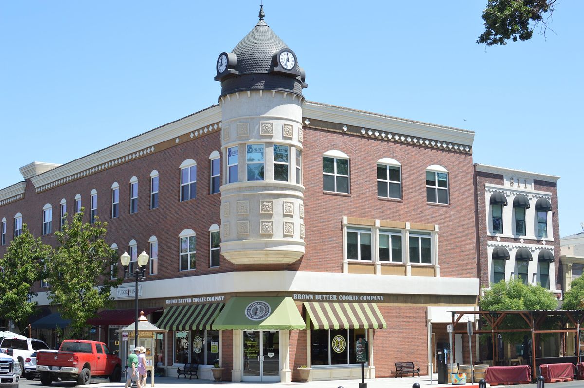 Paso Robles Scavenger Hunt Walking Tour & Game, Downtown City Park