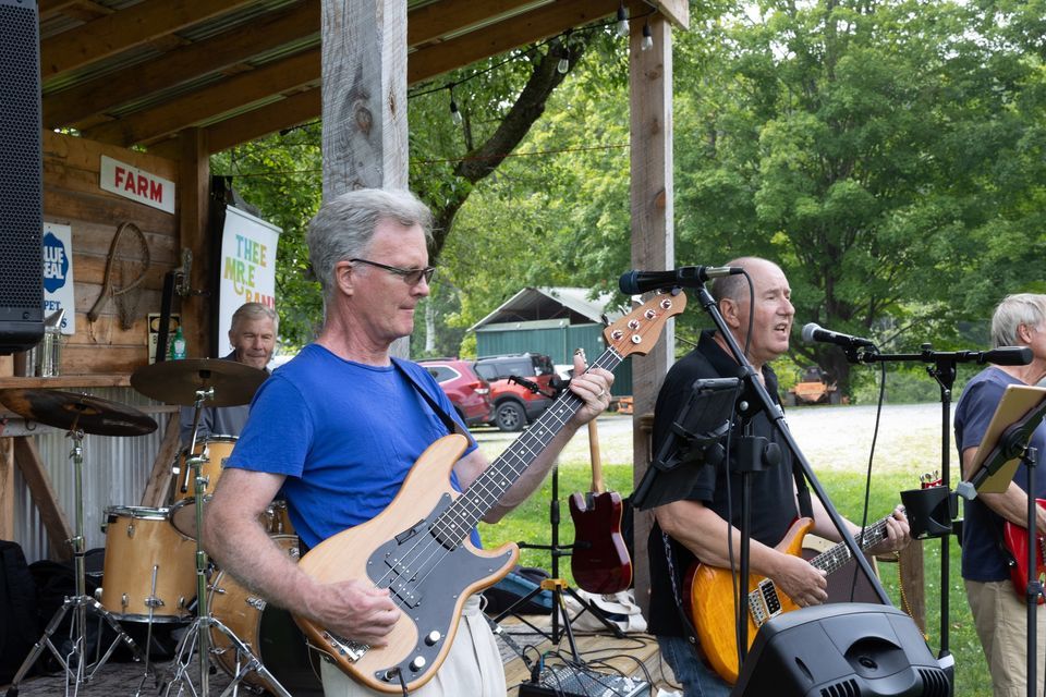 Thee Returns to Hometown Pub and Grub, Hometown Pub and Grub, Rexford