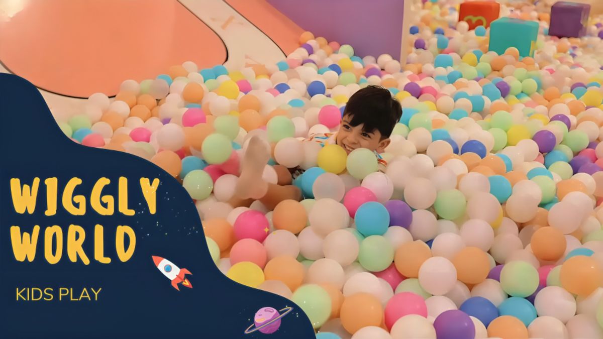 Wiggly World Kids Play