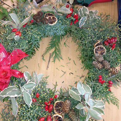 Christmas wreath making, happy hare, sheffield, december 5 2023 Hanningfield Christmas Wreath Making, Hanningfield Reservoir Nature