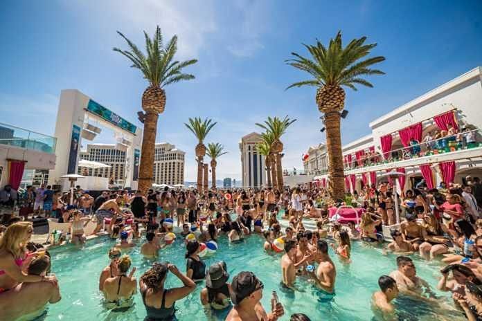 THE BEST POOL PARTY EXPERIENCE IN MIAMI LIKE IN VEGAS SUMMER FOREVER 