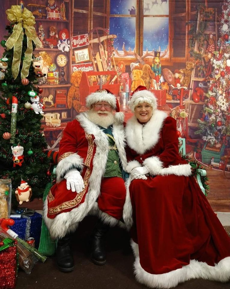 Santa & Mrs Claus in Historic Dade City, Downtown Dade City, November