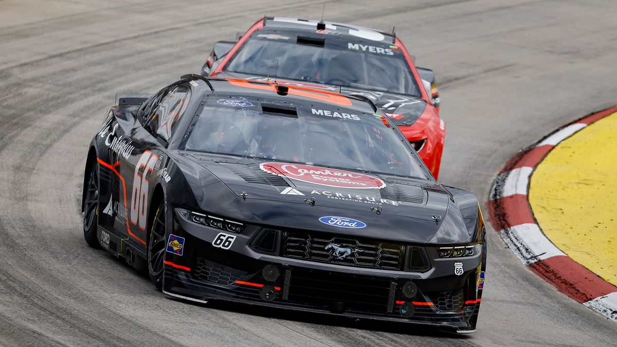 Parking NASCAR O'Reilly Auto Parts Series at Martinsville Speedway - Playoff Race, 31 October | Event in Ridgeway