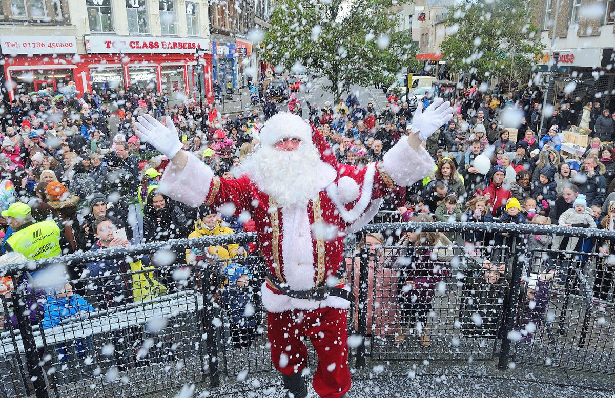 Stirling Christmas Lights Switch On Parade 2022, Baker Street Gardens